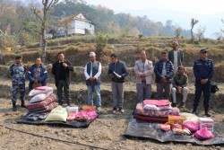 आगलागीका पीडितहरूलाई गाउँपालिकाद्वारा राहत वितरण